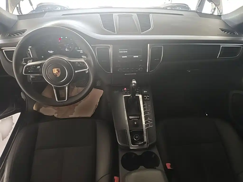 Porsche Macan — миниатюра 10