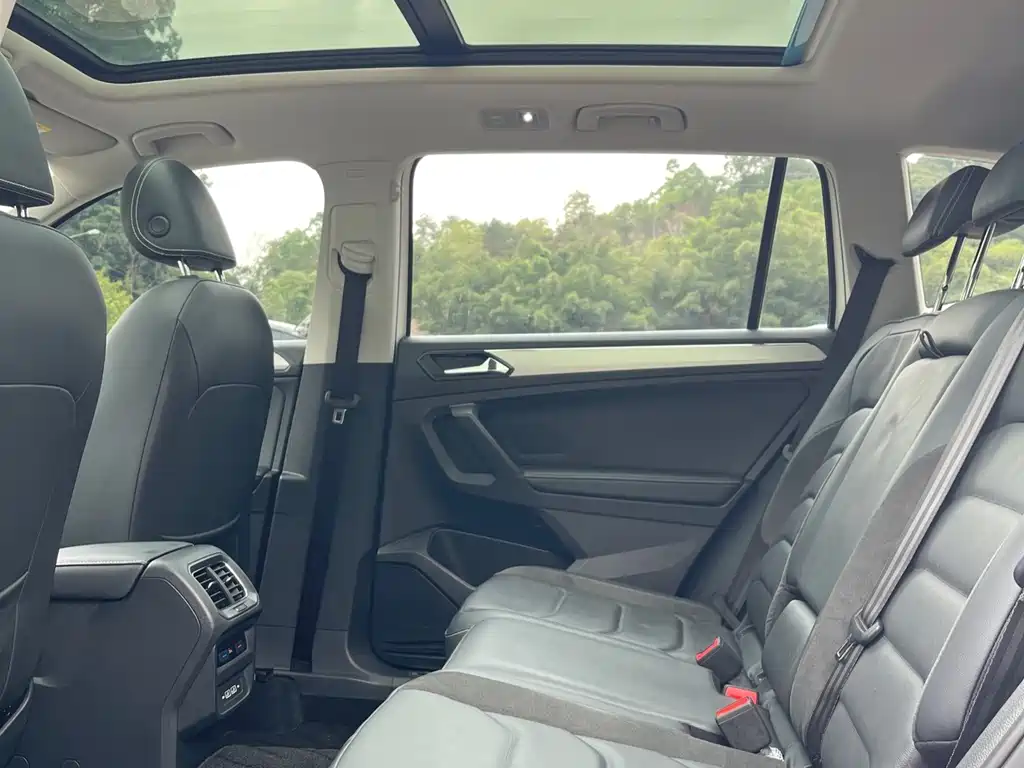 Volkswagen Tiguan L PHEV — миниатюра 20