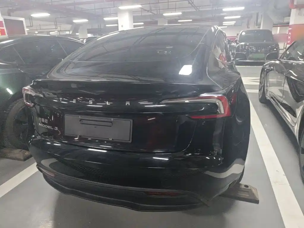 Tesla Model 3 — миниатюра 6