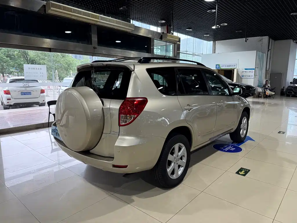 Toyota RAV4 2006 2.4 Luxury