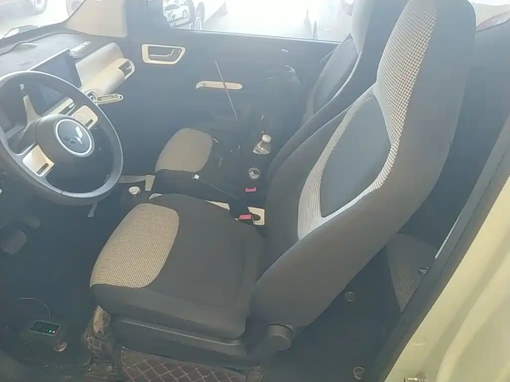 Wuling MINIEV — миниатюра 15