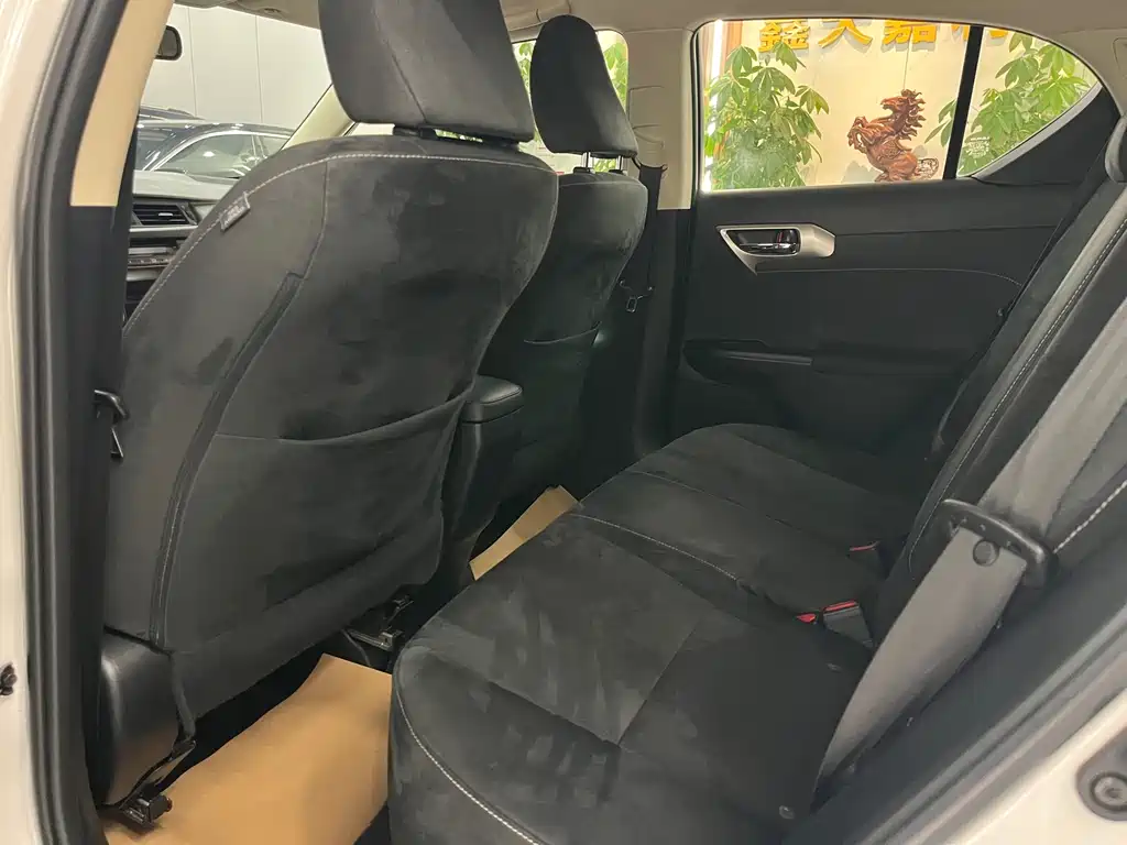 Lexus CT — миниатюра 7