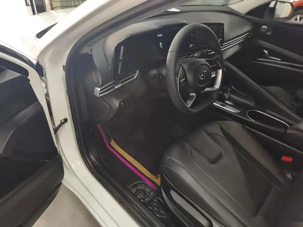 Hyundai Elantra — миниатюра 16