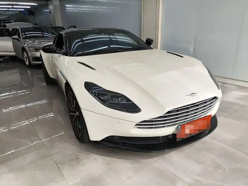 ASTON MARTIN DB11