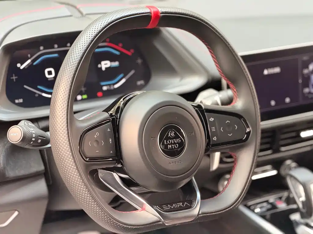 Lotus Emira — миниатюра 8
