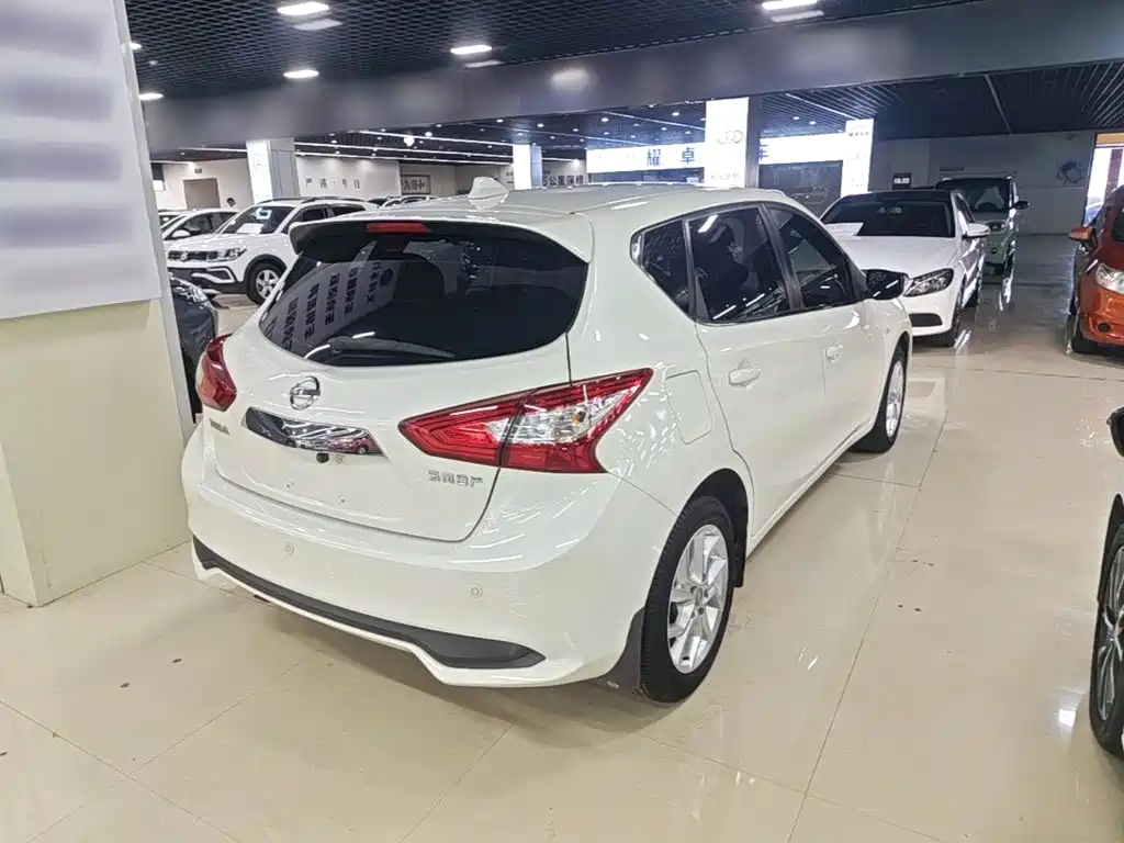 Nissan Tiida — миниатюра 7