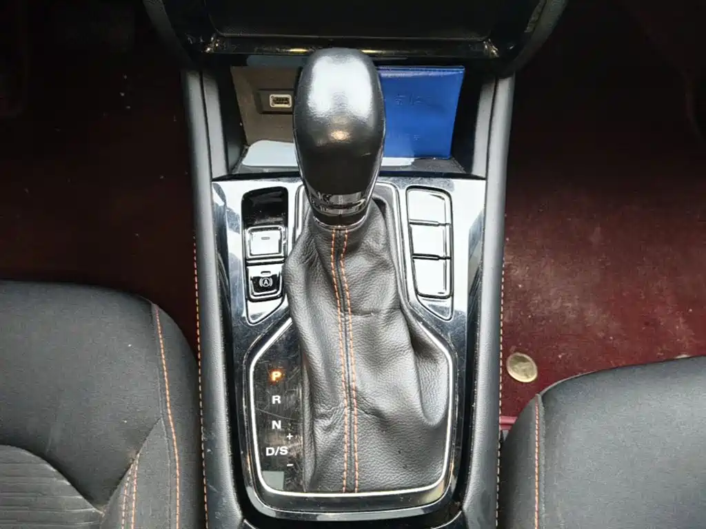 Roewe RX3 — миниатюра 14