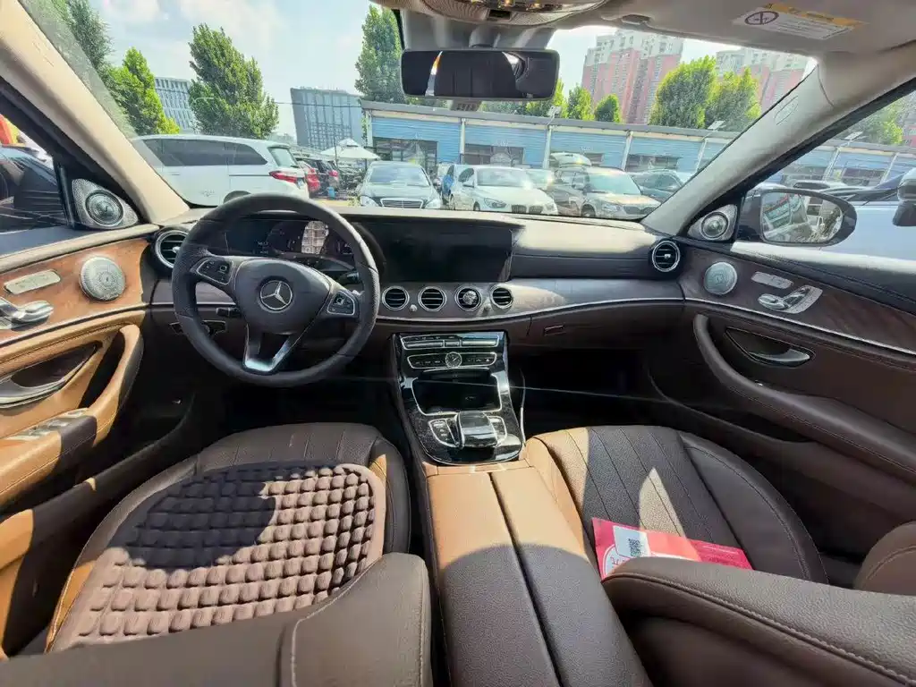 Mercedes-Benz E-Class — миниатюра 5