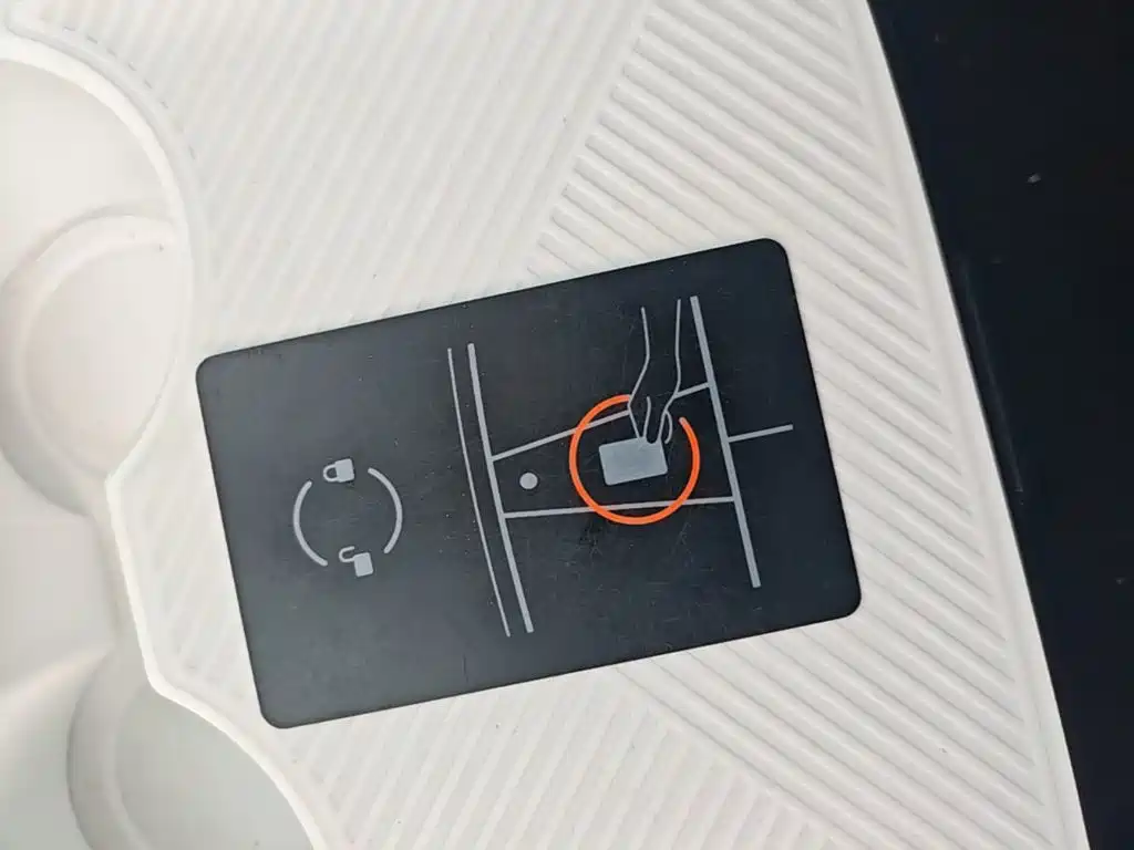 Tesla Model 3 — миниатюра 9