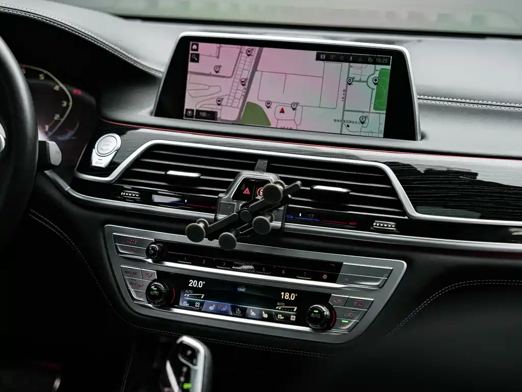 BMW 7 Series — миниатюра 7