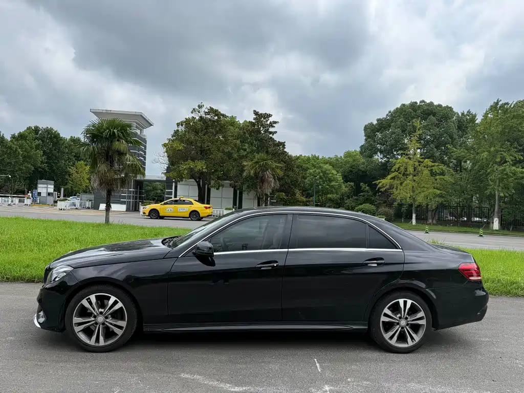 Mercedes-Benz E-Class — миниатюра 5