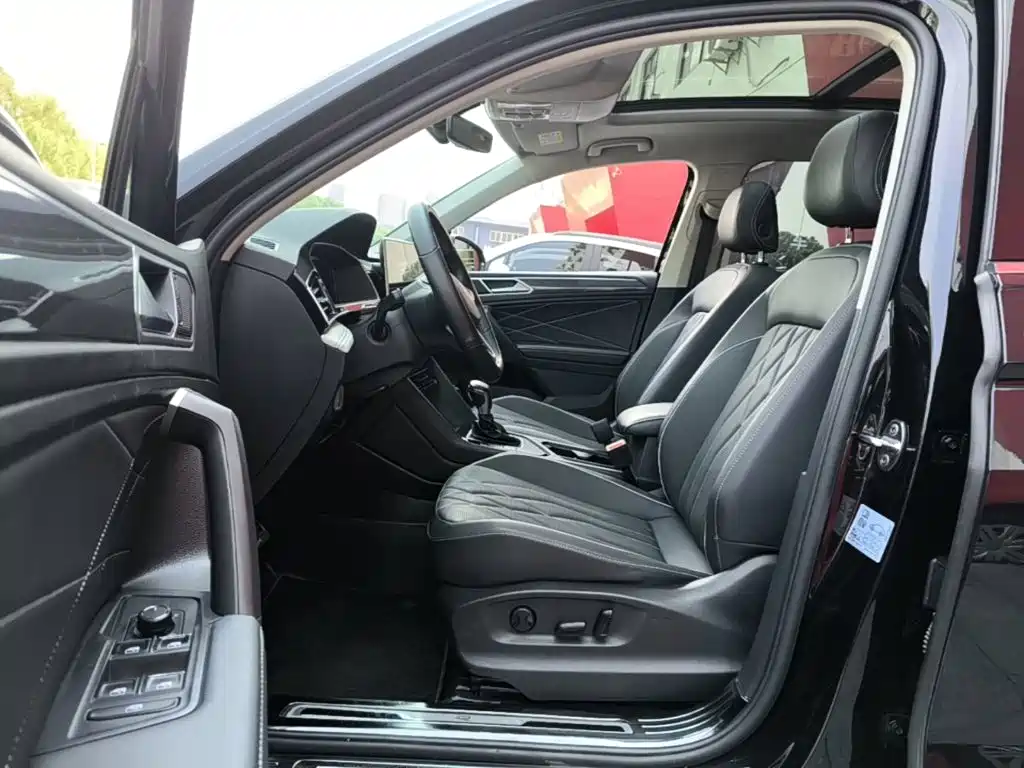 Volkswagen Tiguan L — миниатюра 16