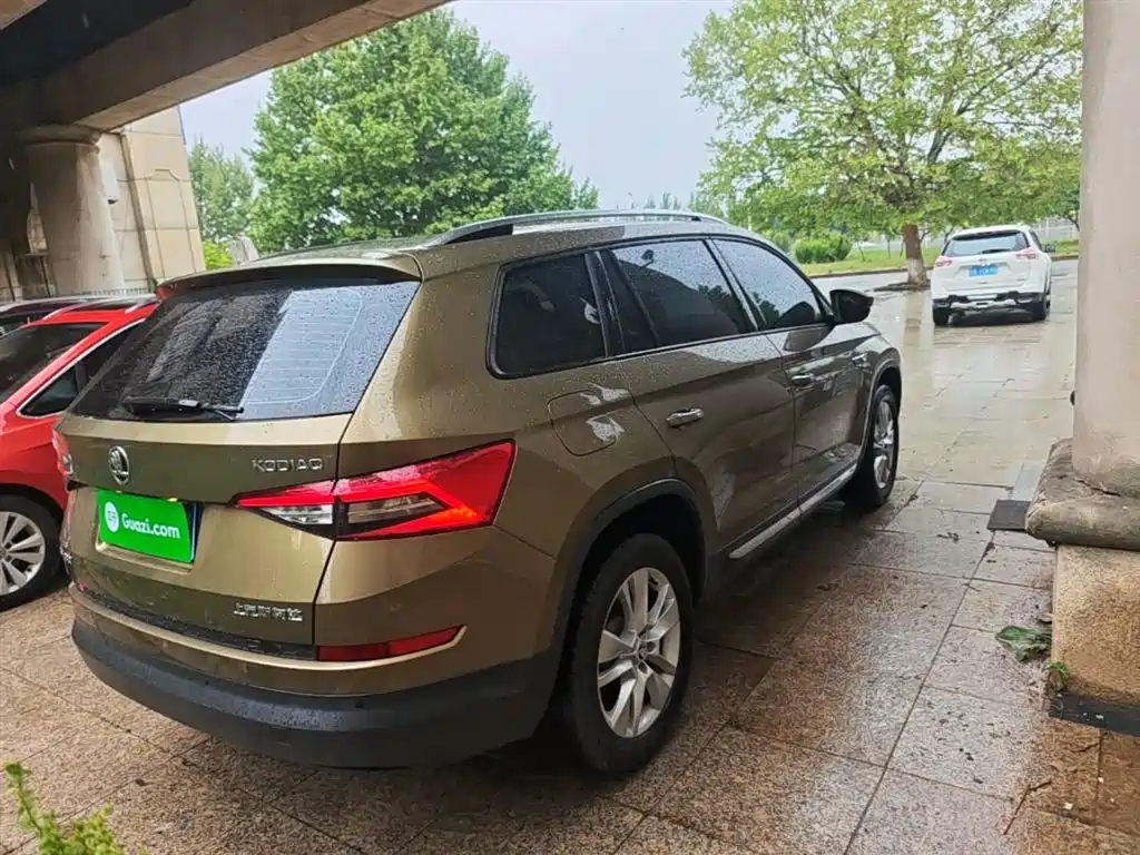 Skoda Kodiaq 2017 TSI330 5 мест Comfort