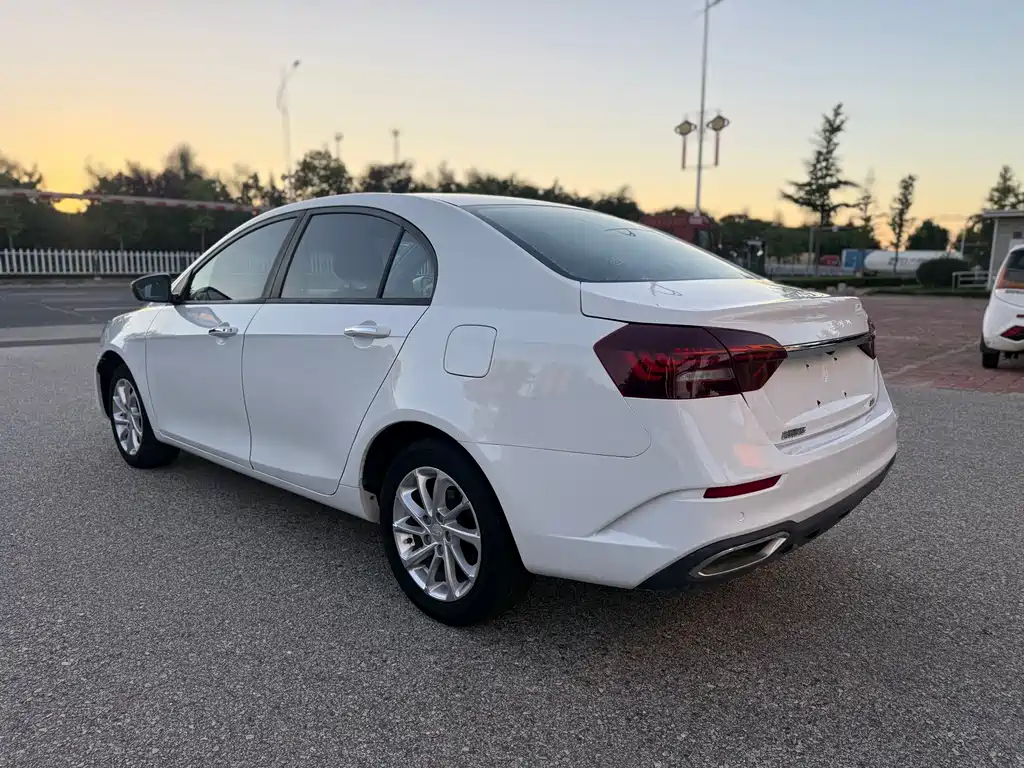Geely Emgrand — миниатюра 6