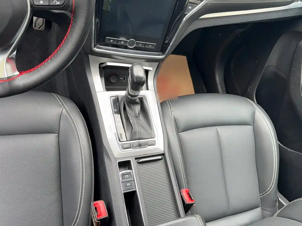 Roewe RX5 — миниатюра 6