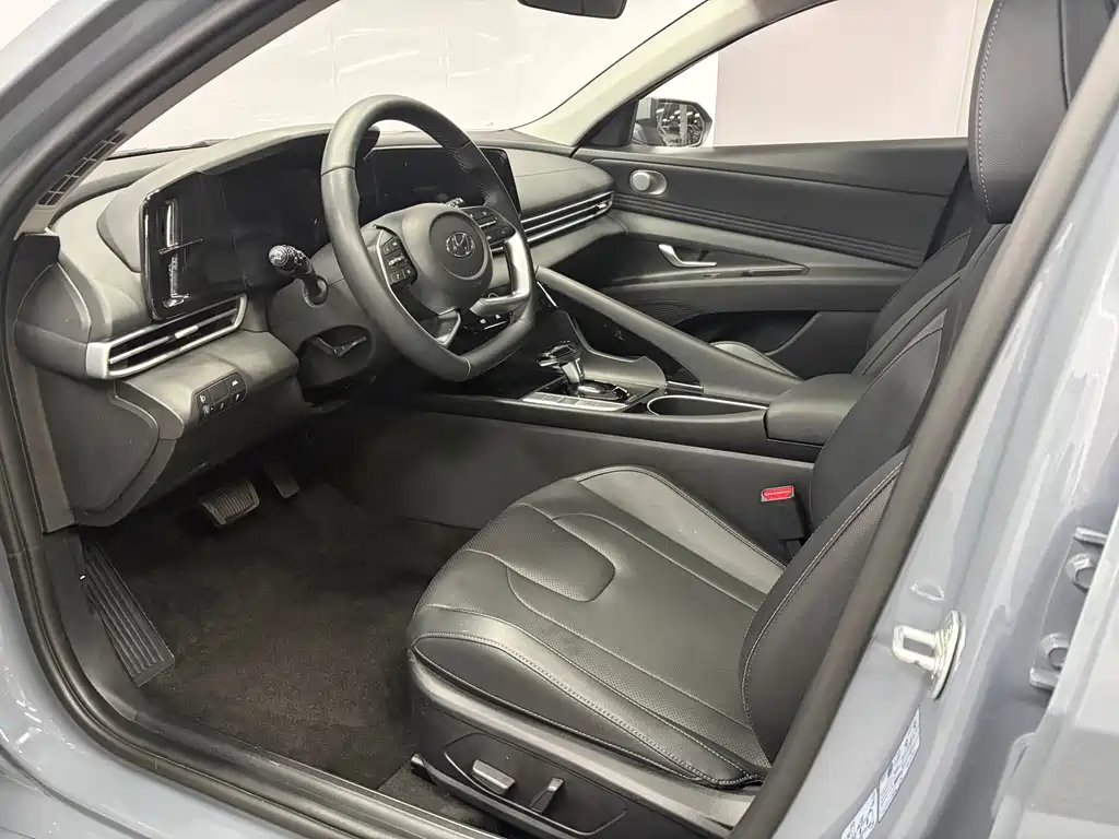 Hyundai Elantra — миниатюра 6