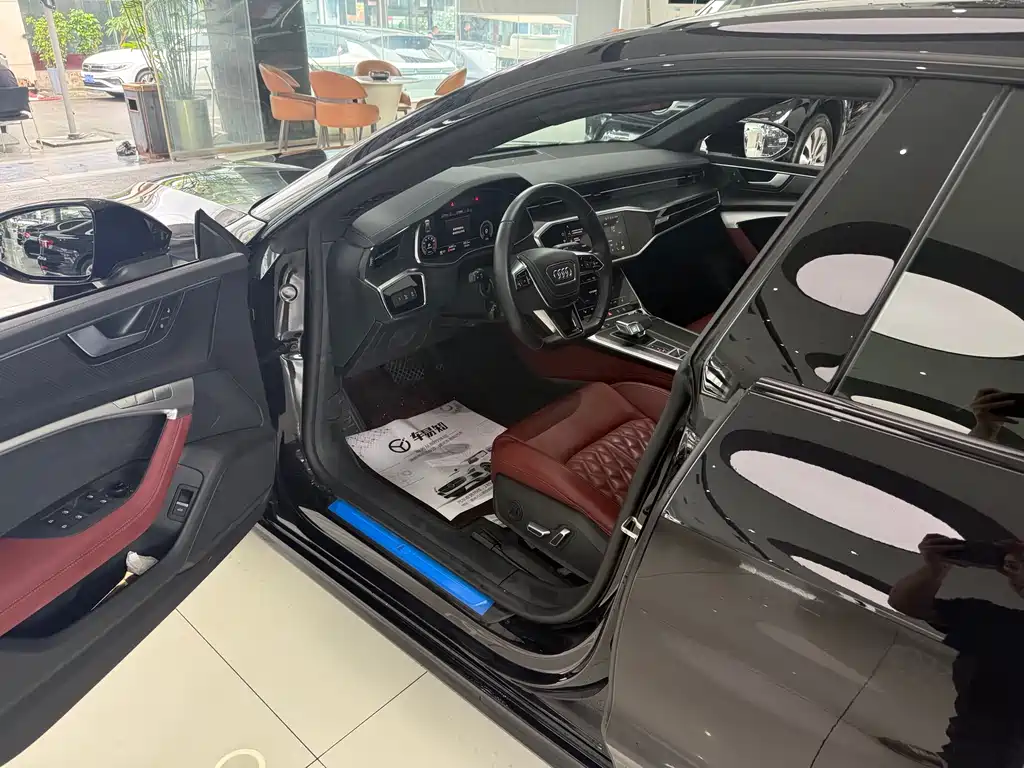 Audi A7L 2024 45 TFSI quattro