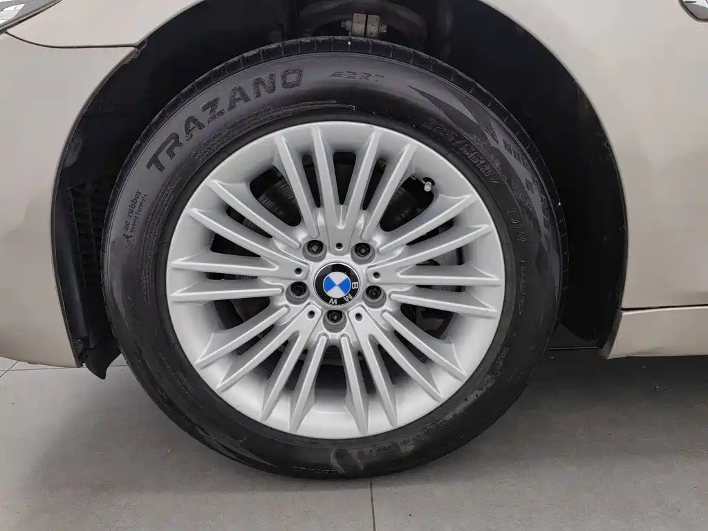 BMW 5 Series — миниатюра 17