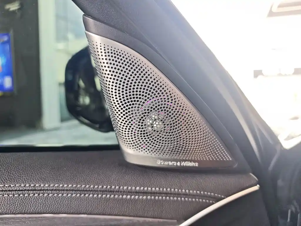 BMW 5 Series — миниатюра 12