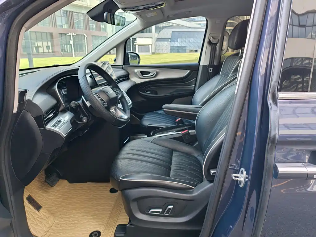 Roewe iMAX8 400TGI Supreme Series Honorable Edition, фото 7