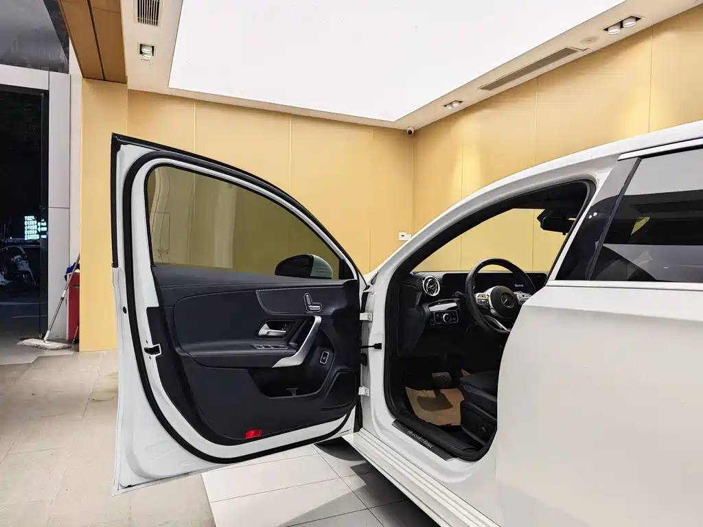 MERCEDES-BENZ A CLASS