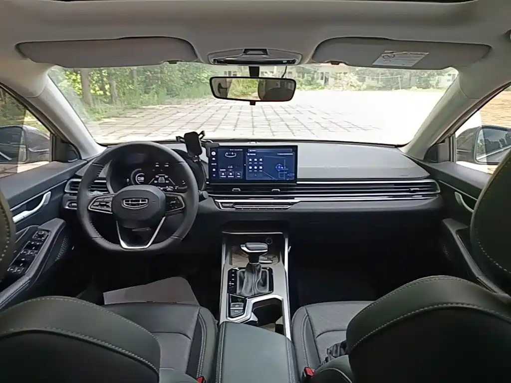 Geely Emgrand 2023 4 Champion 1.5L CVT Luxury
