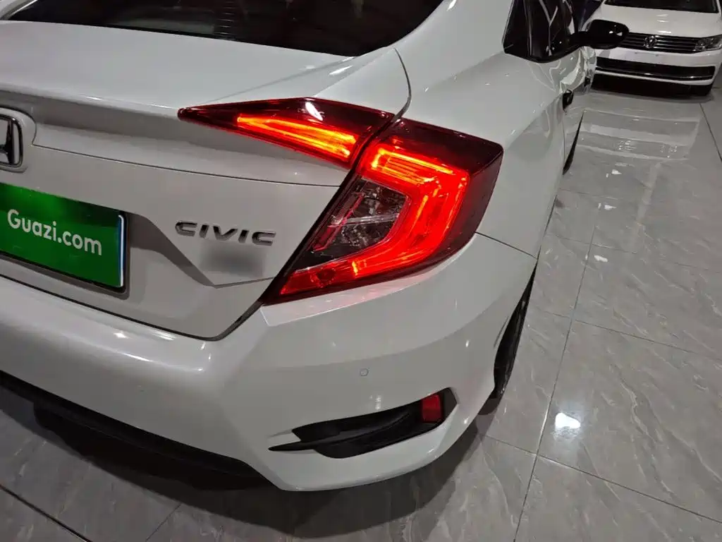 Honda Civic — миниатюра 8