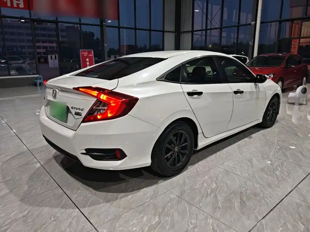 Honda Civic — миниатюра 7