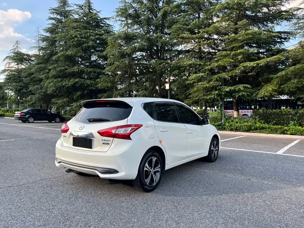 Nissan Tiida — миниатюра 4