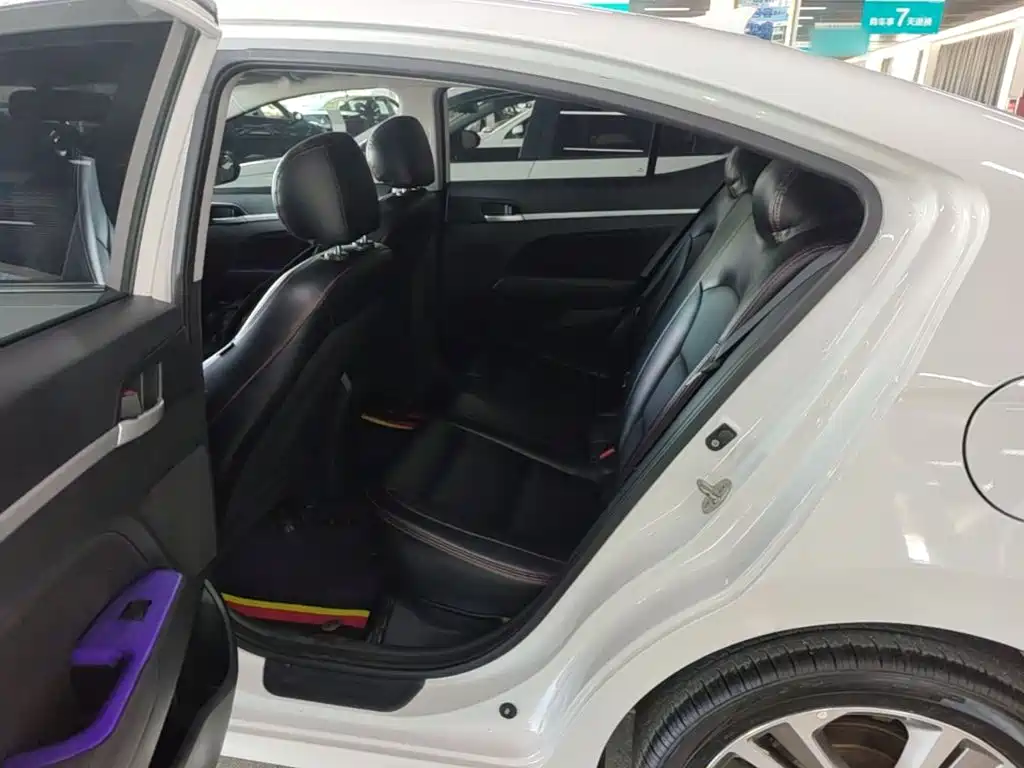 Hyundai Elantra — миниатюра 17