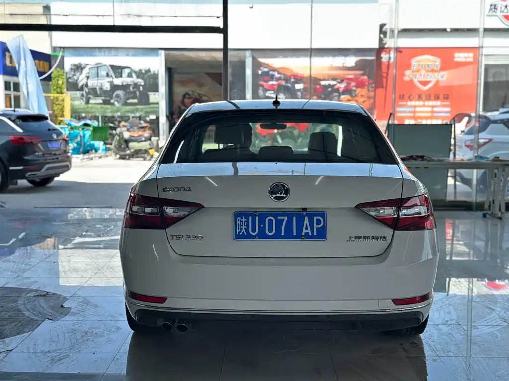 Skoda Superb — миниатюра 11