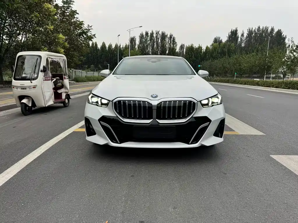 BMW i5 — миниатюра 2
