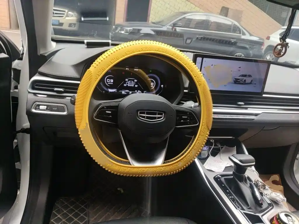Geely Emgrand 2024