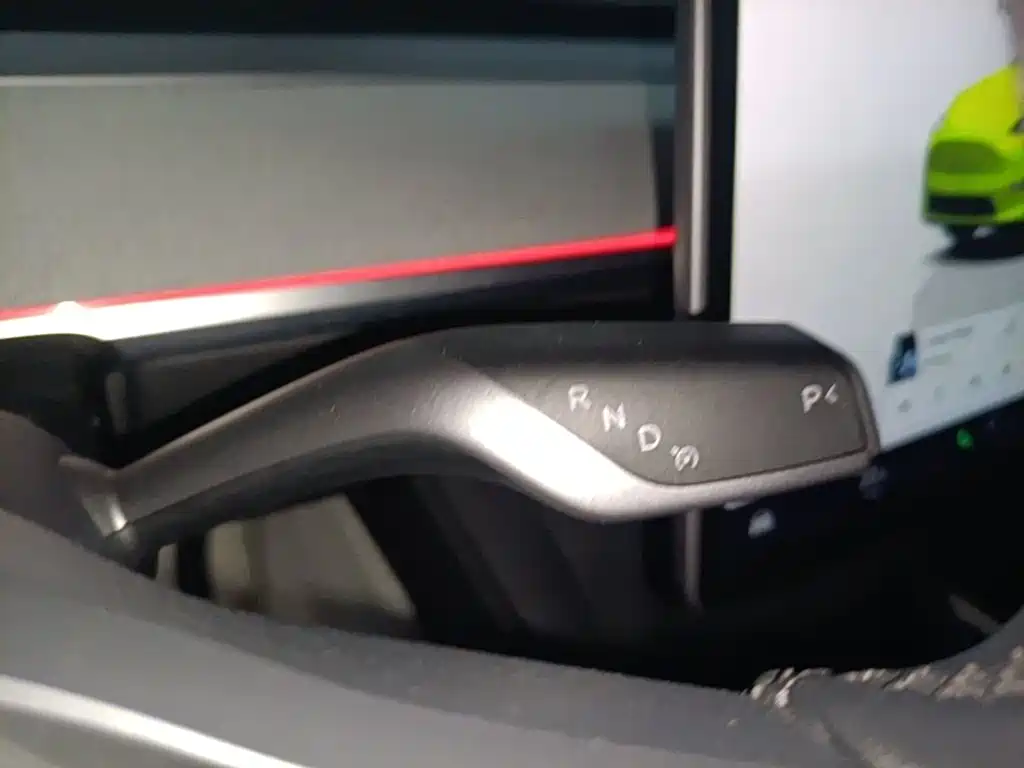 Tesla Model Y — миниатюра 14