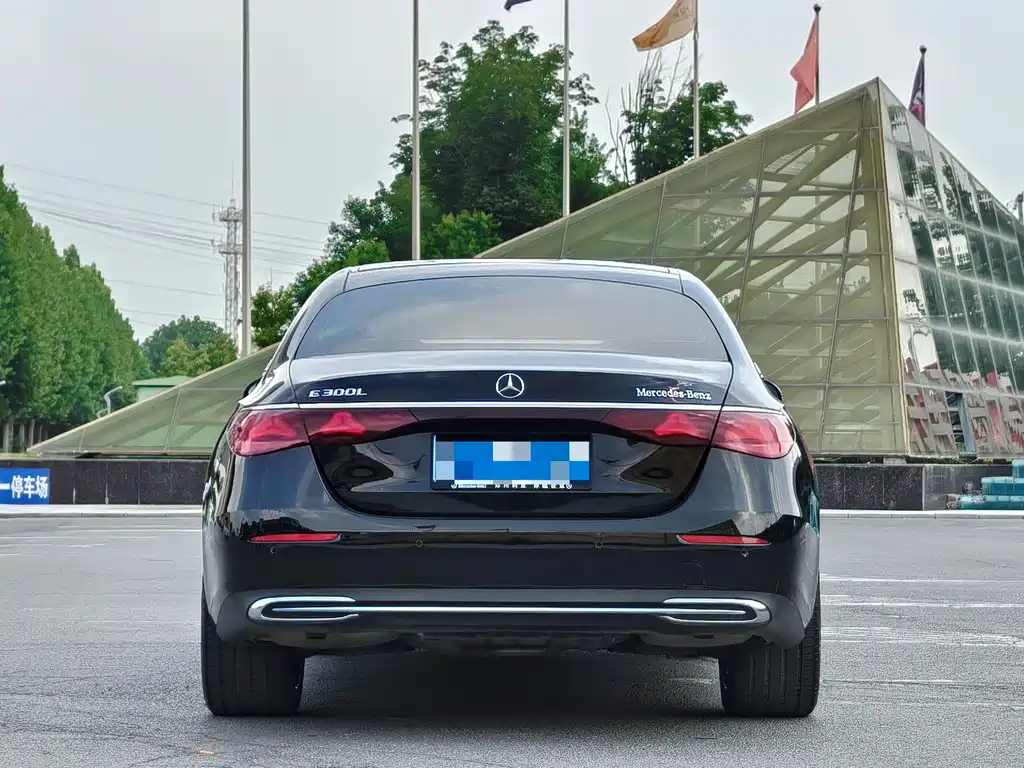 Mercedes-Benz E-Class — миниатюра 5