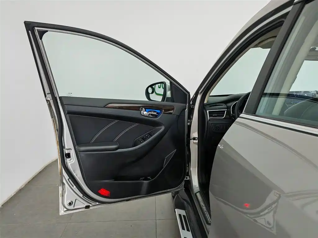 Dongfeng 580 2017 1.5T CVT