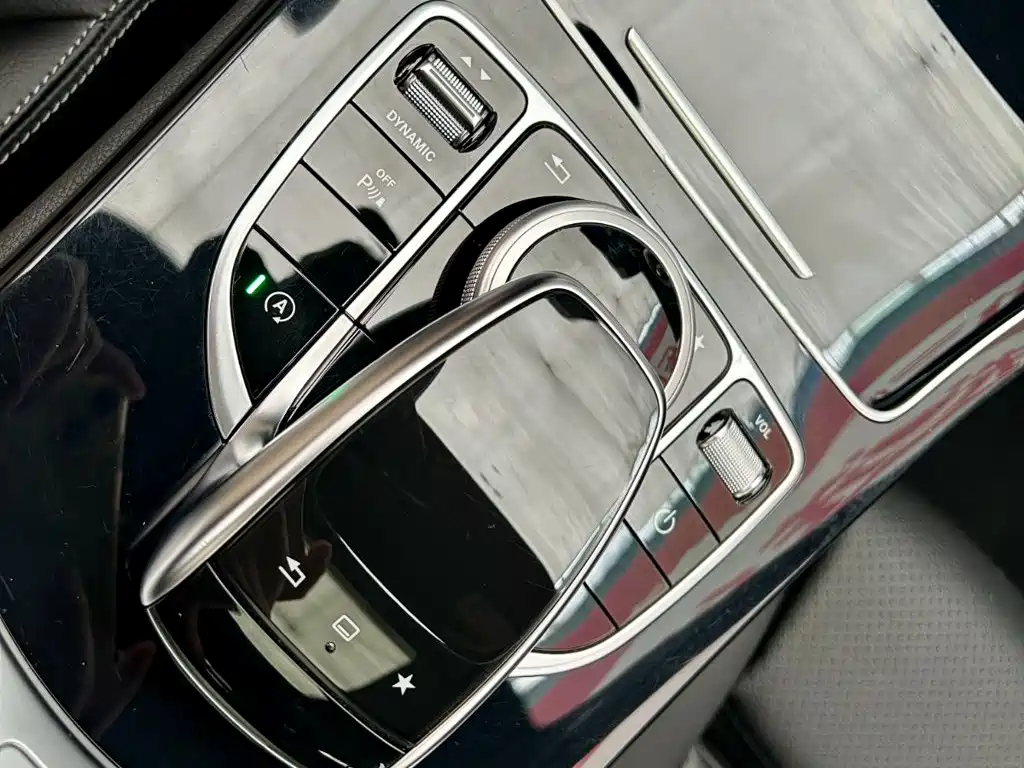 Mercedes-Benz C-Class — миниатюра 12