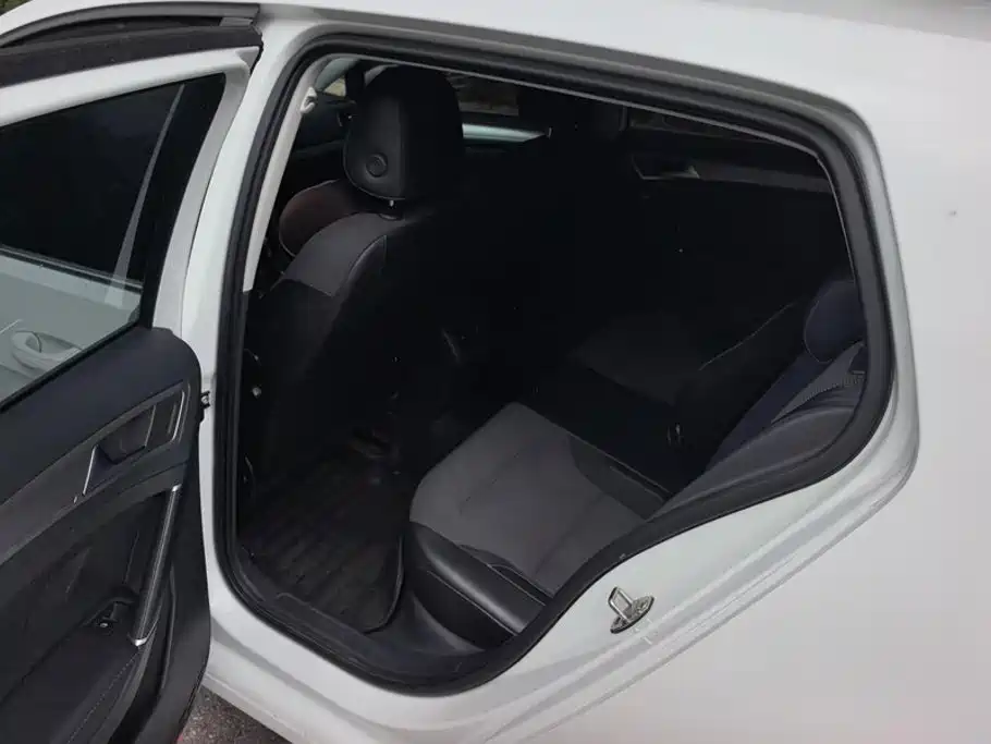 Volkswagen Golf — миниатюра 11