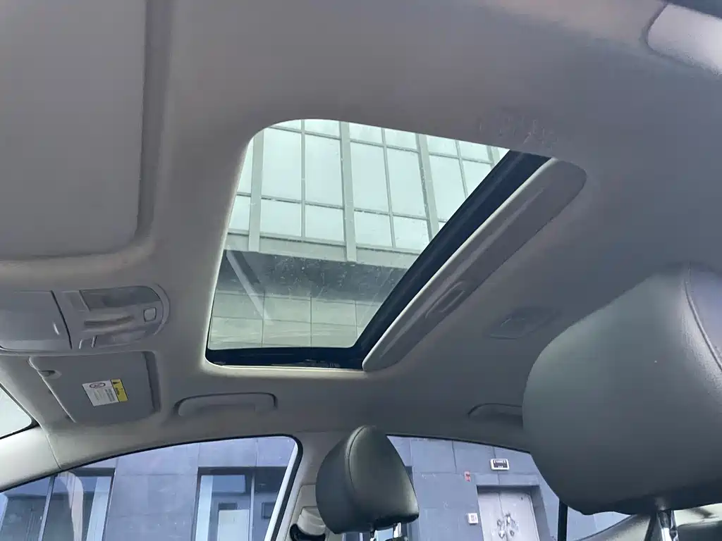 Hyundai Elantra — миниатюра 8