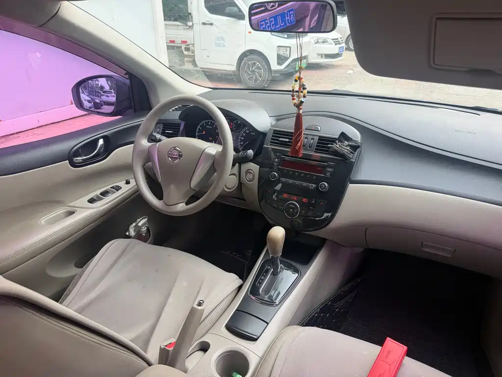 Nissan Tiida 2011 1.6L CVT Luxury