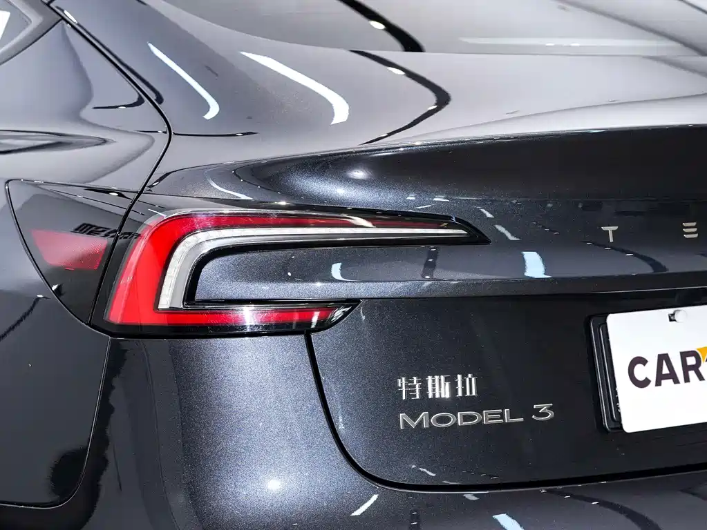 Tesla Model 3 — миниатюра 15