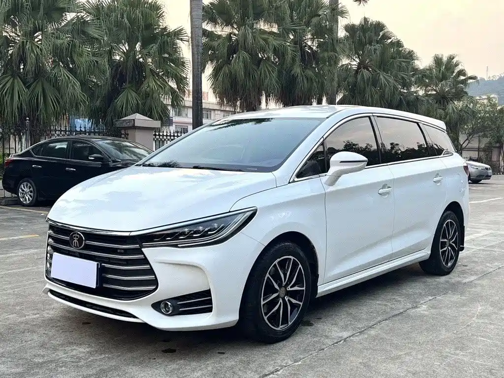 BYD MAX