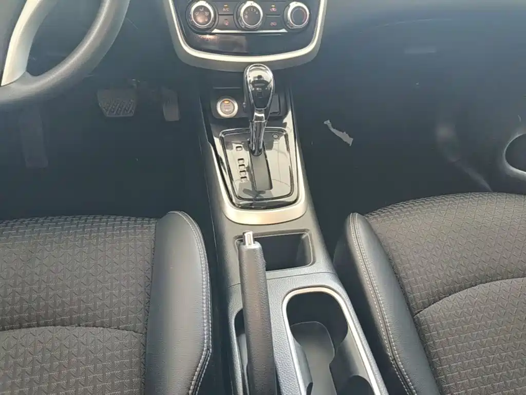 Nissan Tiida — миниатюра 14