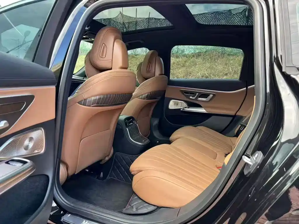 Mercedes-Benz E-Class — миниатюра 7