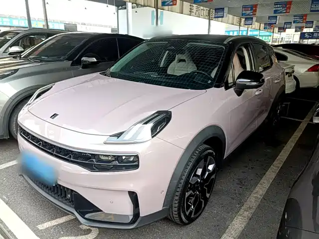 Lynk & Co 06