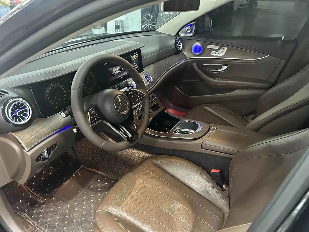 Mercedes-Benz E-Class — миниатюра 5