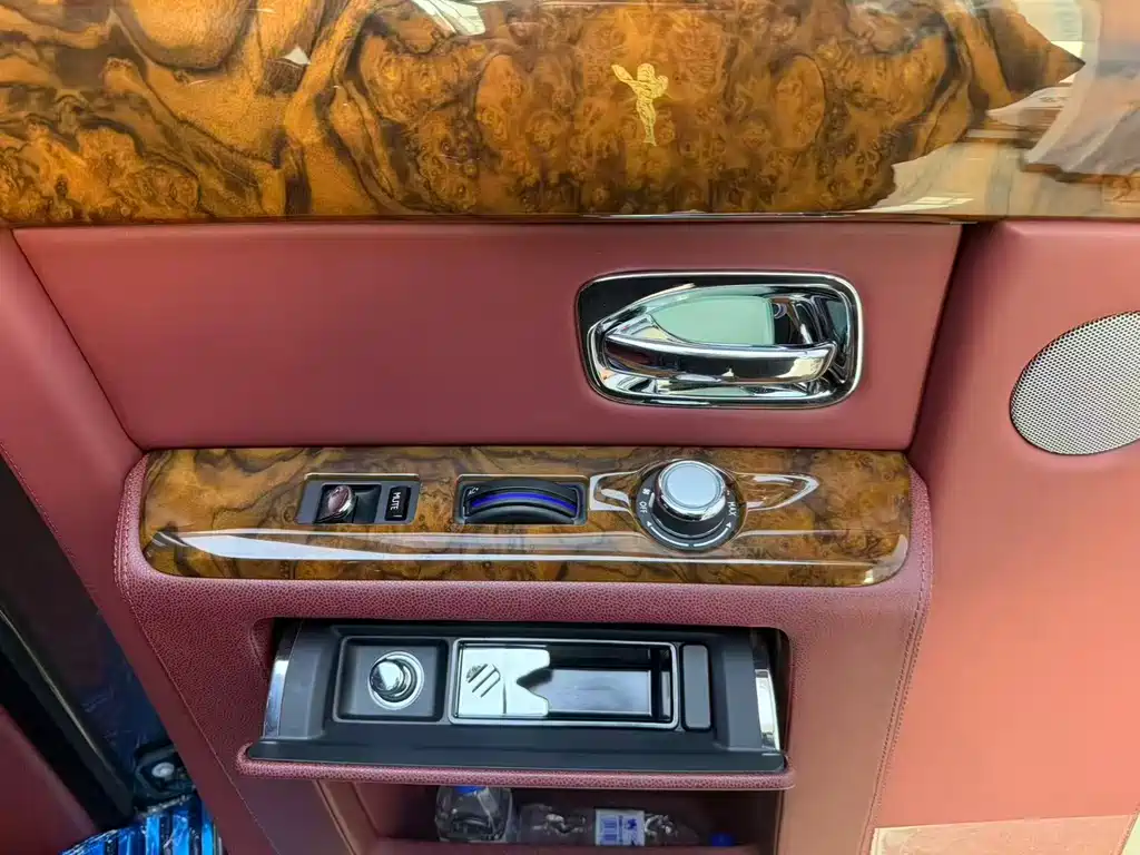 Rolls-Royce Phantom — миниатюра 14