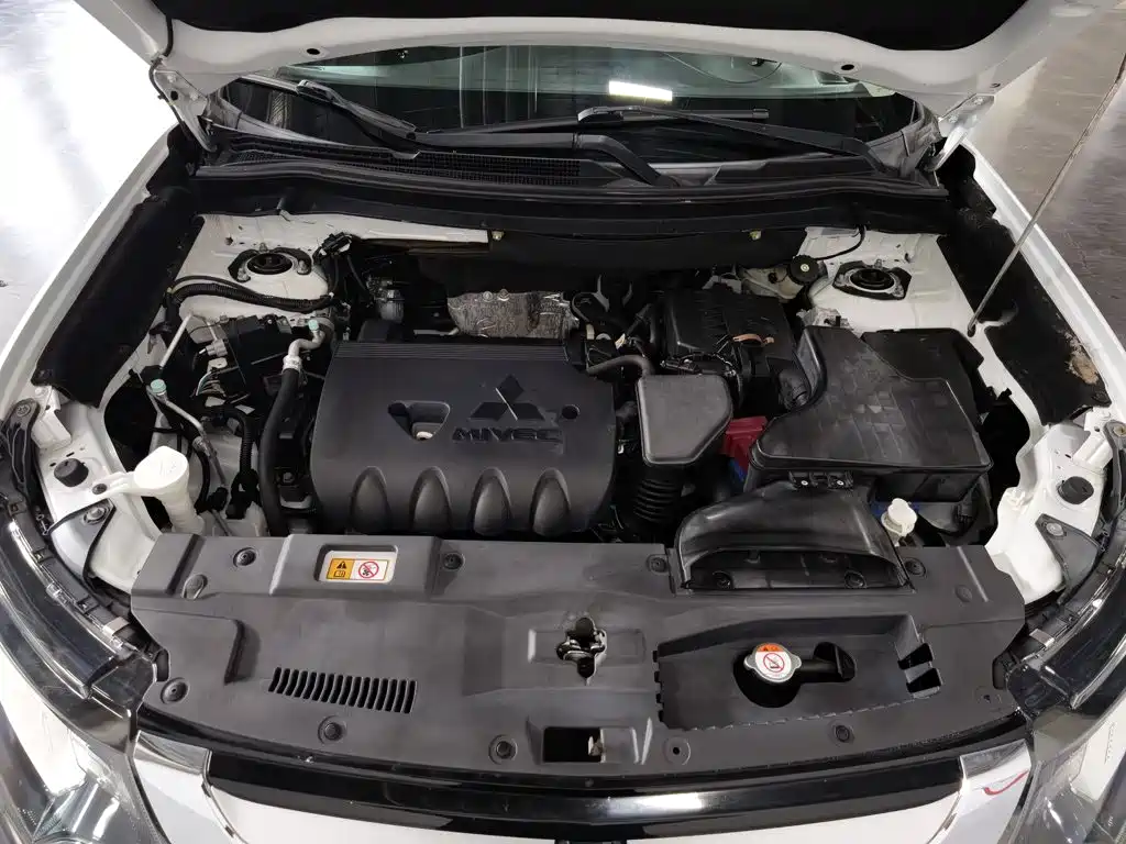 Mitsubishi Outlander — миниатюра 6