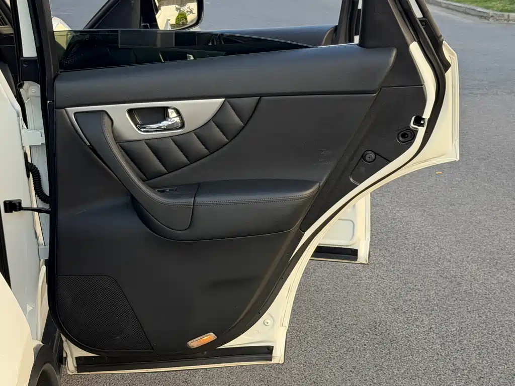 Infiniti FX — миниатюра 21