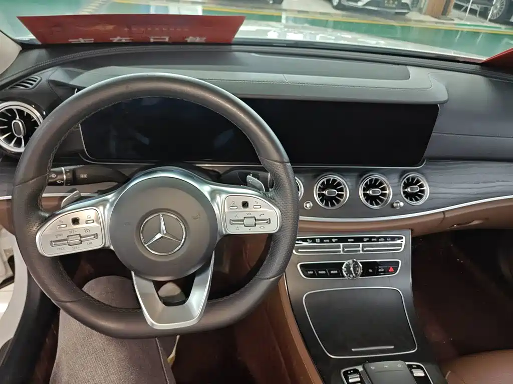 Mercedes-Benz E-Class — миниатюра 15